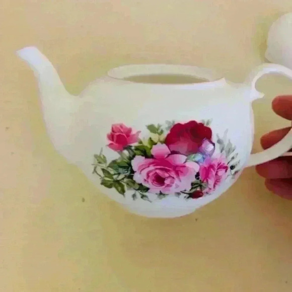 royale stratford floral small tea pot - Picture 4 of 7